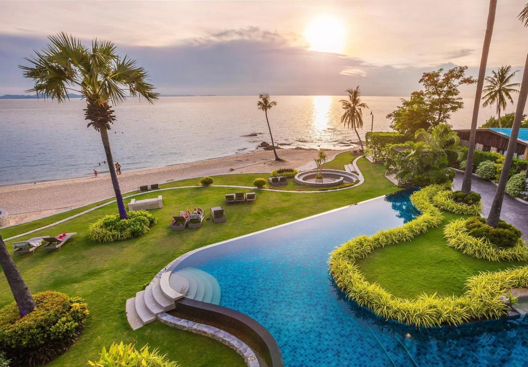 Luxurious Beachfront Паттайя Экстерьер фото