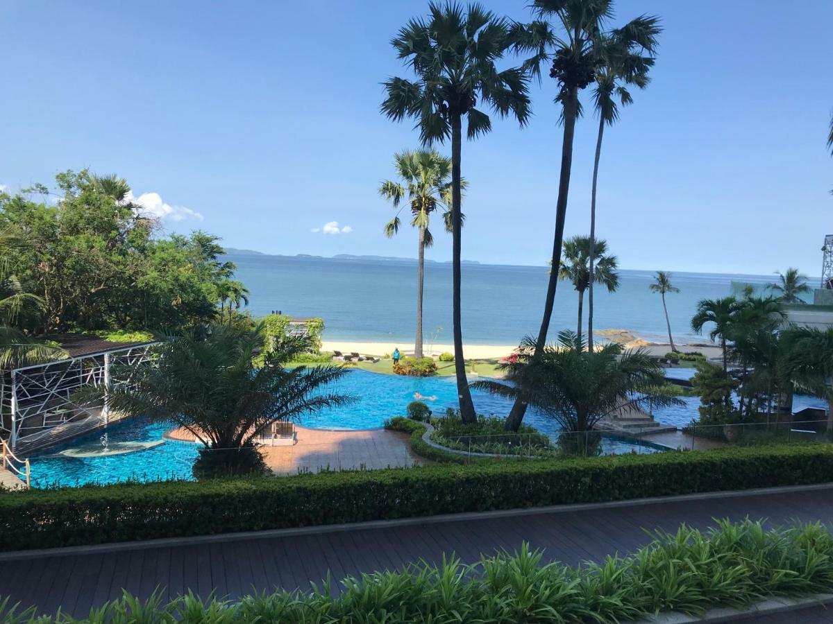 Luxurious Beachfront Паттайя Экстерьер фото